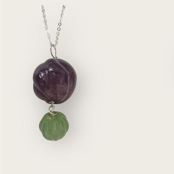 Large round Carved amethyst pendant set in silver plus matching necklace - Picture 6 of 7
